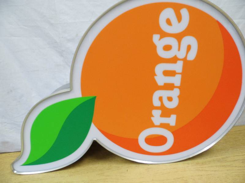 lot 20 image: Metal ORANGE - Neon