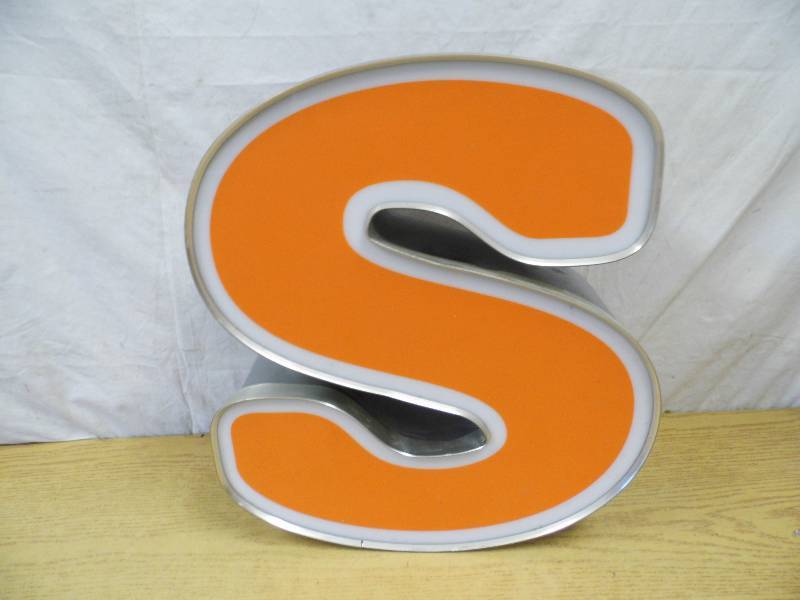 lot 26 image: Metal Letter S - Neon