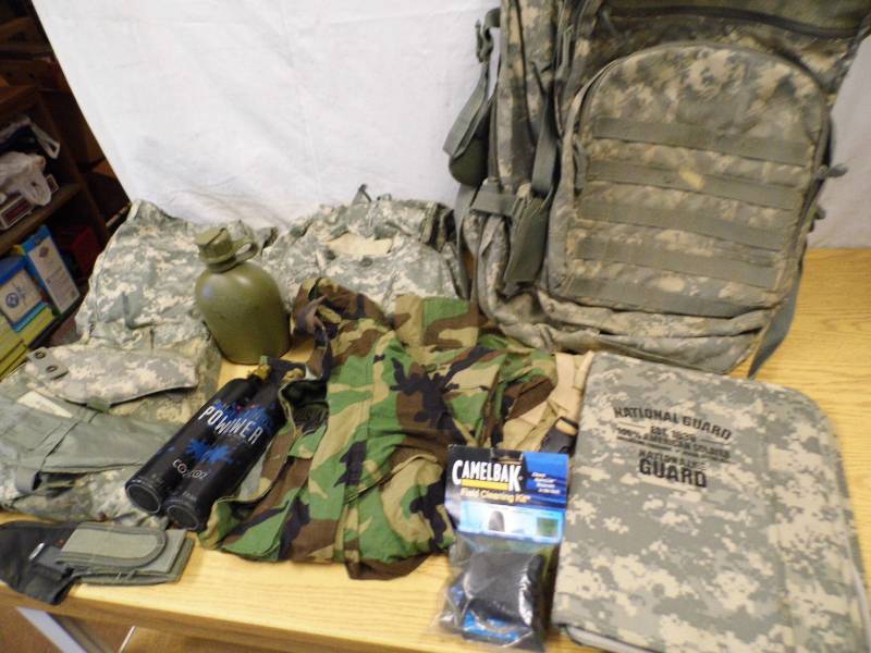 lot 31 image: Army Clothing