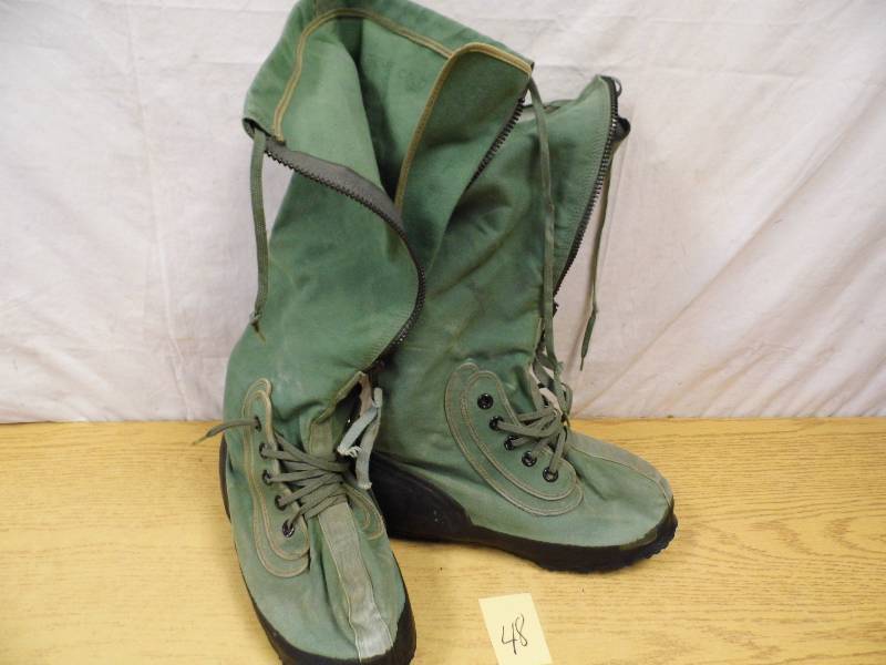 lot 48 image: Cold Weather Boots