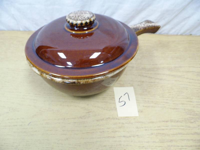 lot 57 image: Hull Pottery w lid