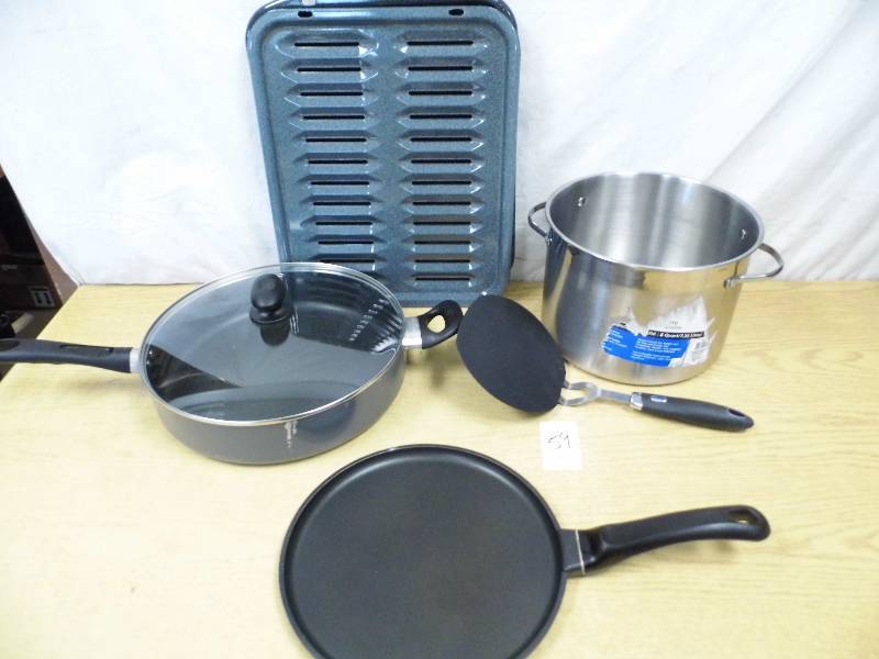 lot 59 image: Cookware