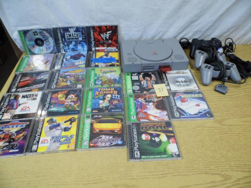 lot 71 image: Play Station w Games