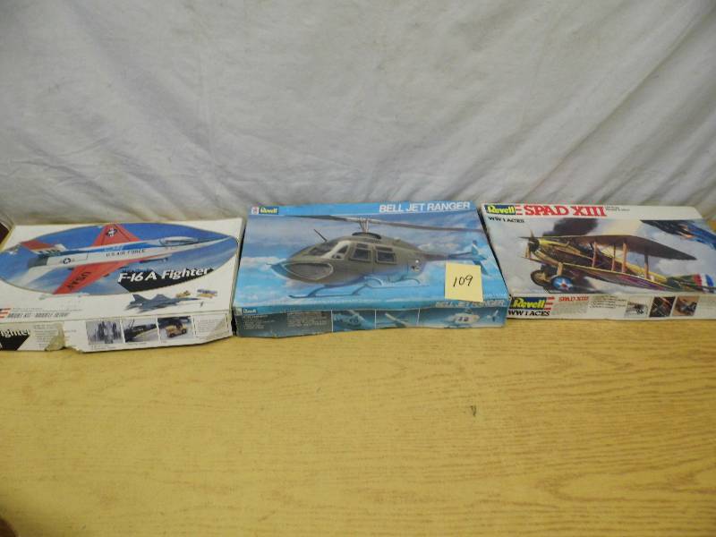 lot 109 image: Vintage Model Kits