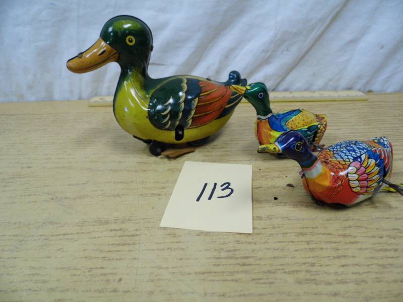 lot 113 image: Tin Toy Ducks