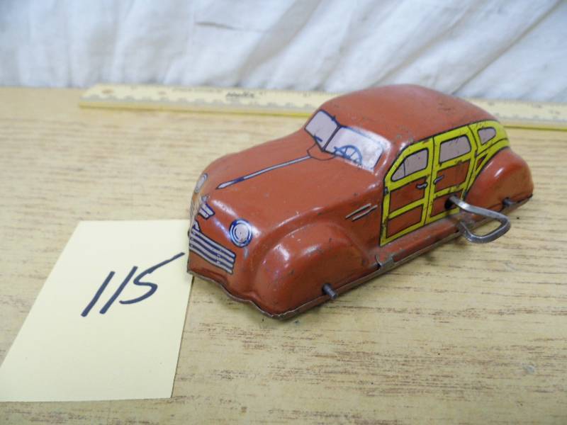 lot 115 image: Tin Toy Car