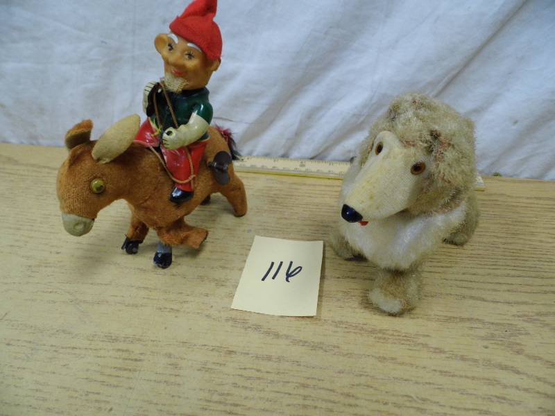 lot 116 image: Windup Toys