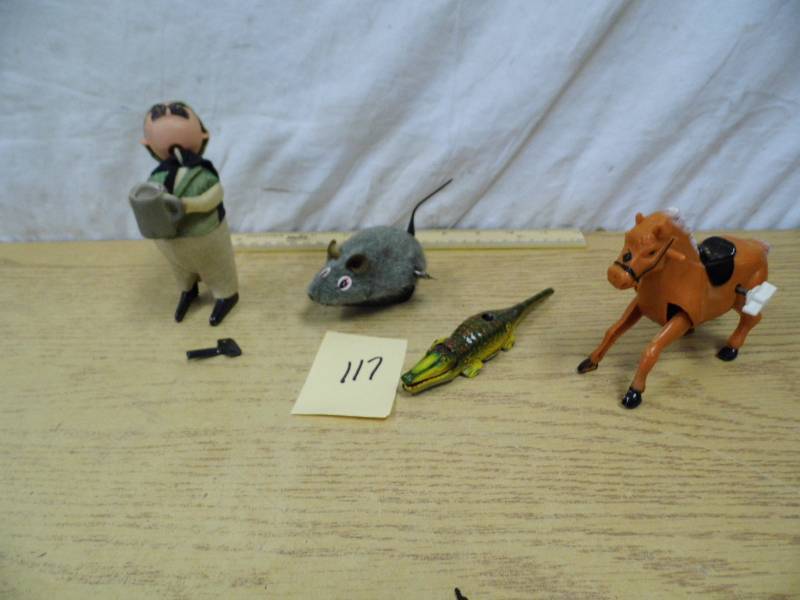 lot 117 image: Windup Toys