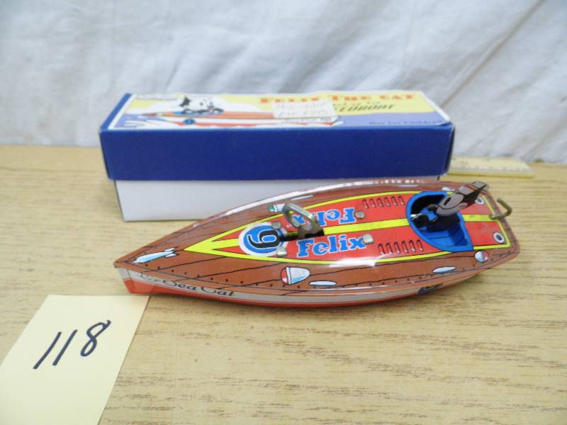 lot 118 image: Tin Toy Felix the Cat