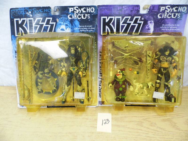 lot 123 image: KISS Action Figures