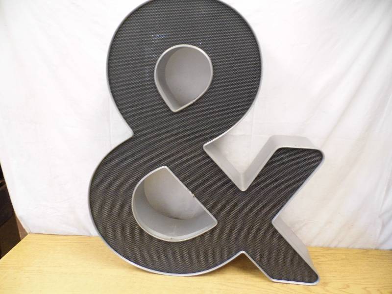 lot 138 image: LED &