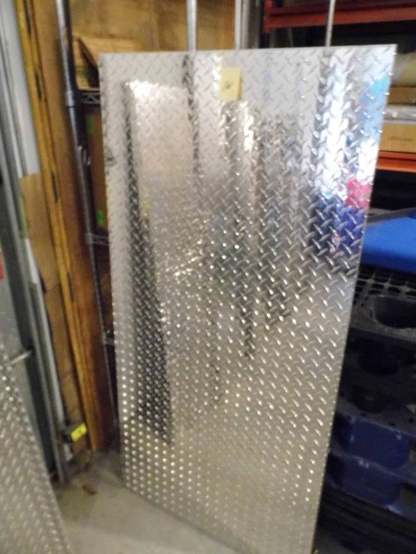 lot 161 image: Lot of 3 Pieces Diamond Plate