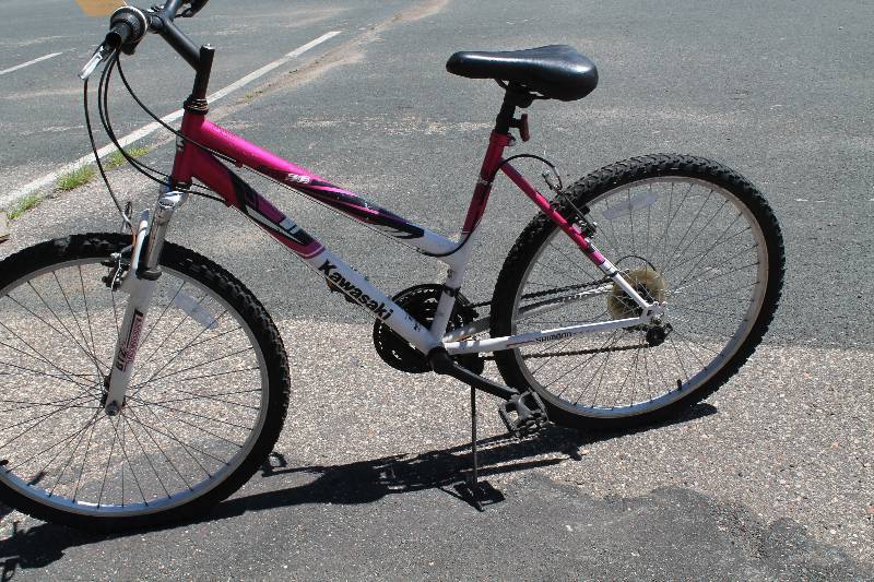 lot 5 image: KAWASAKI Brand Bicycle Model BTZ Racing 26 Tires