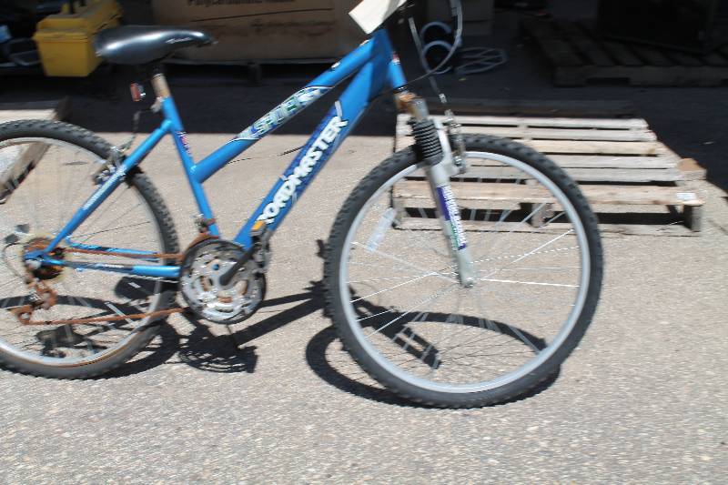 lot 6 image: Roadmaster Brand Bicycle Model Sport SX 26 Tires