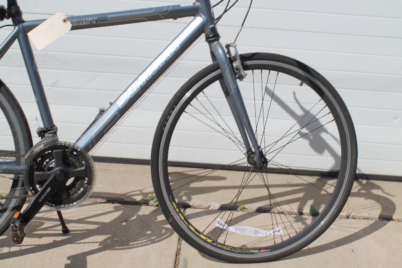 lot 15 image: SCHWINN Brand Bicycle 24 Speed 26 Tire Size