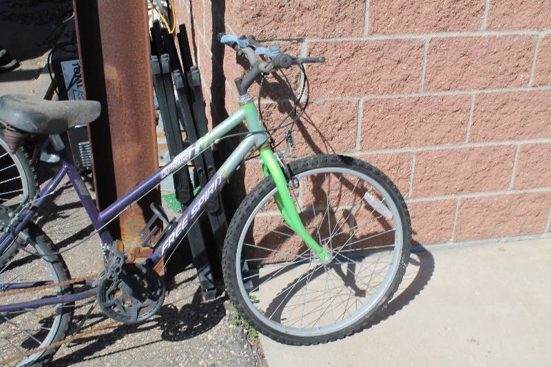 lot 17 image: Freespirit Brand Bicycle Model Outrage 24 Tire Size