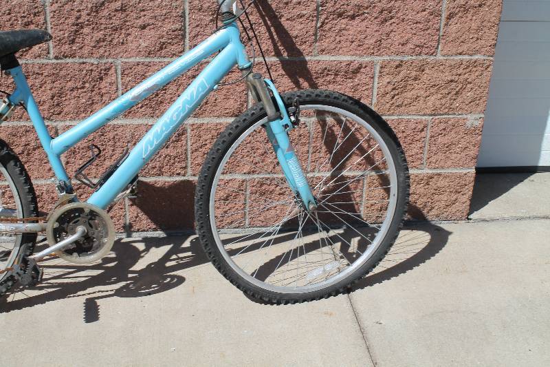 lot 18 image: MAGNA Brand Bicycle Model Great Divide 26 Tire Size