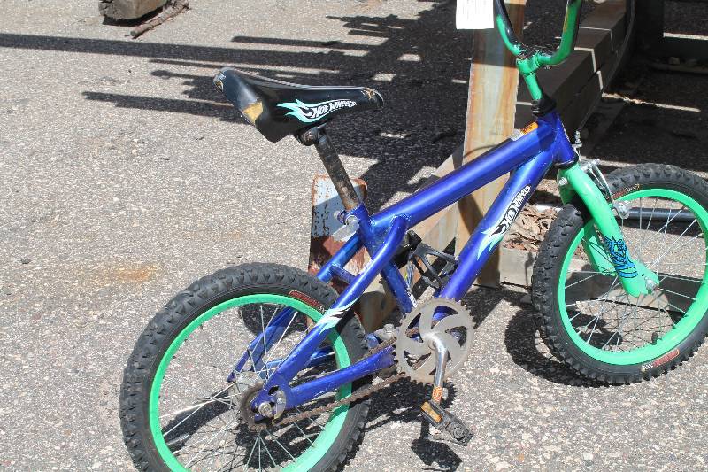 lot 29 image: HOTWHEEL Bicycle 16 Tire Size