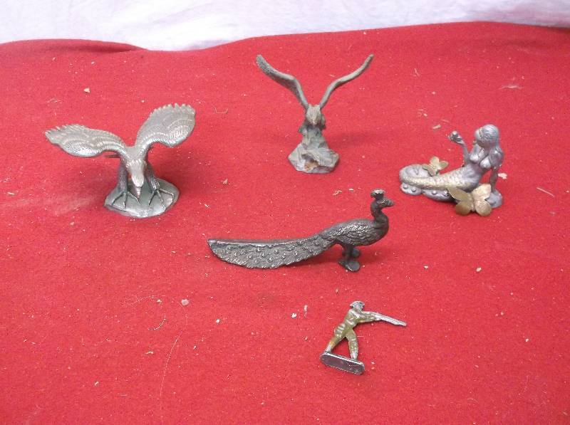 Figurines