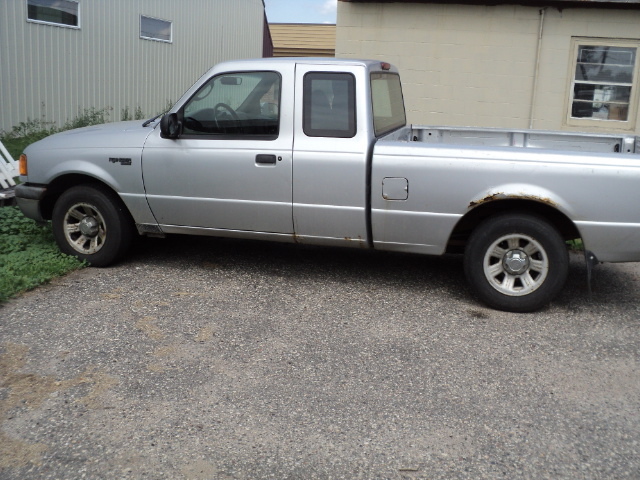 lot 3 image: 2003 Ford Ranger XLT pickup truck, ...