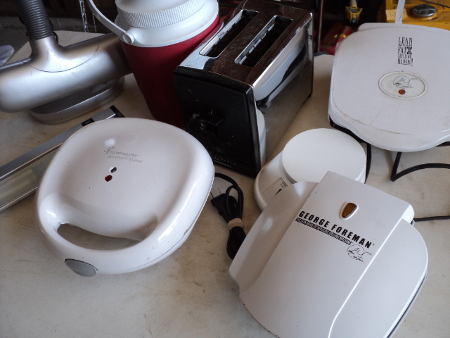 lot 27 image: George Foreman grills, sandwich mak...