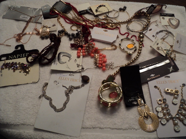 lot 36 image: broken jewelry for crafts...