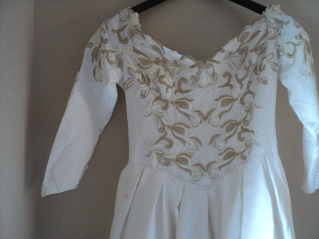 lot 38 image: wedding dress size 12 - needs clean...