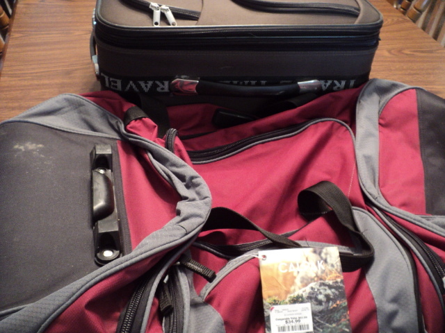 lot 40 image: 2 new suitcases...