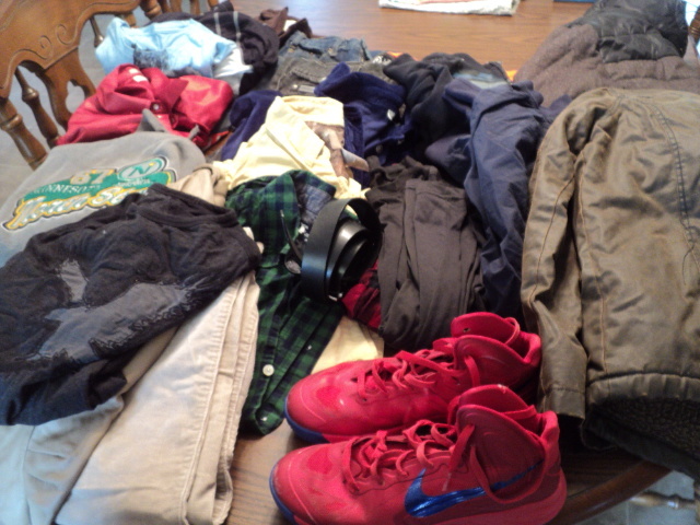 lot 41 image: lot of boys clothing - various size...