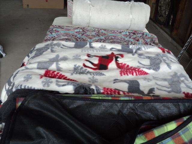 lot 60 image: 4 blankets...