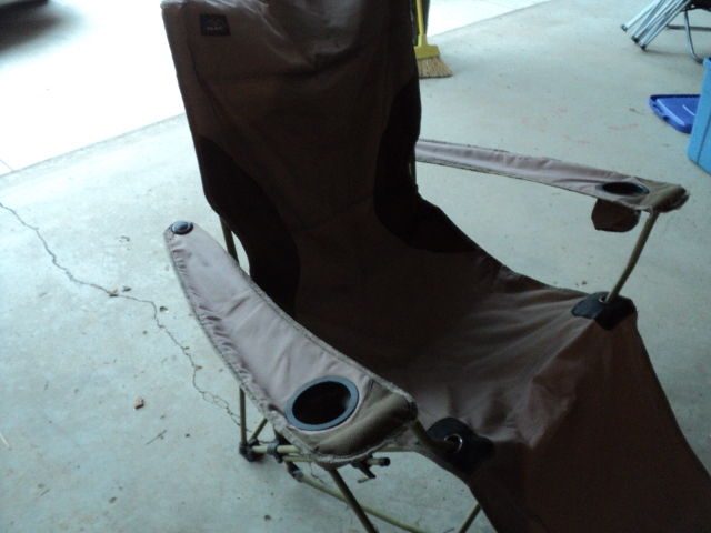 lot 86 image: folding lawn chair...