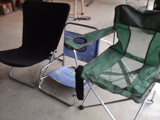 lot 87 image: 3 lawn chairs all folding...