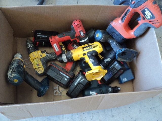 lot 132 image: tools - untested...