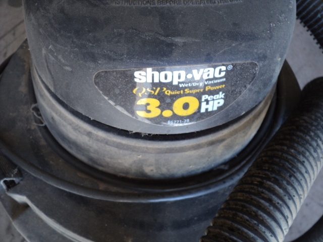 lot 134 image: 10 gallon shop vac, works but a lit...