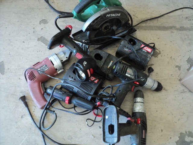 lot 140 image: tools - untested...
