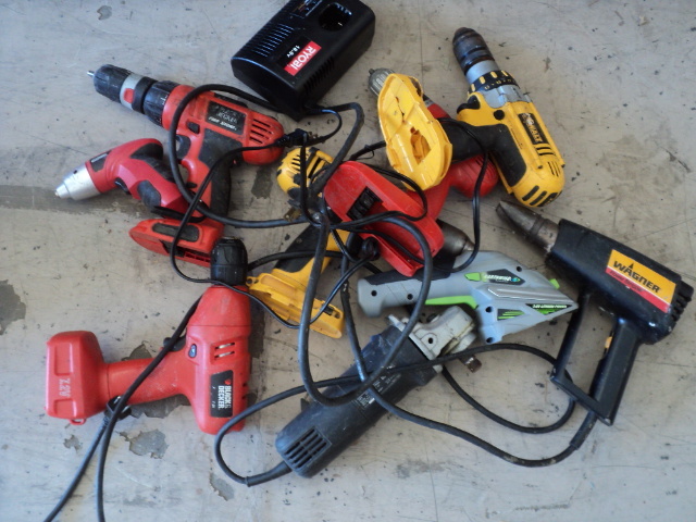 lot 141 image: tools - untested...