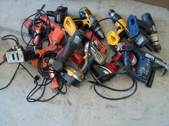 lot 142 image: tools - untested...