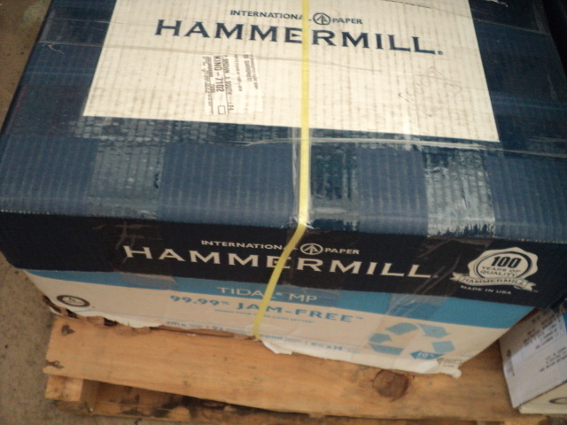lot 144 image: Hammermill 5000 sheets of 8.5 x 14 ...