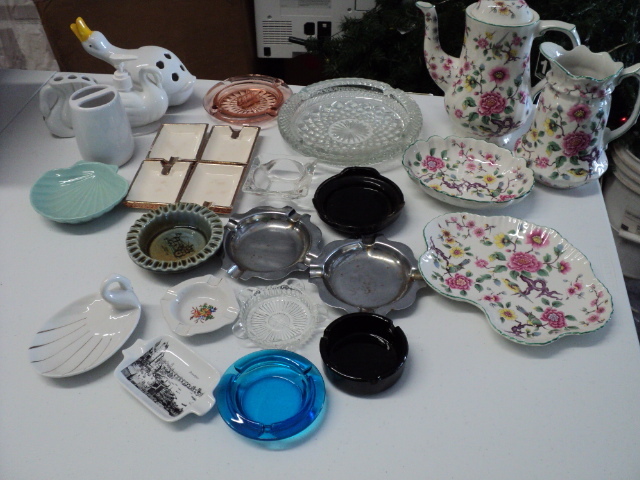 lot 166 image: collection of glassware, ash trays,...