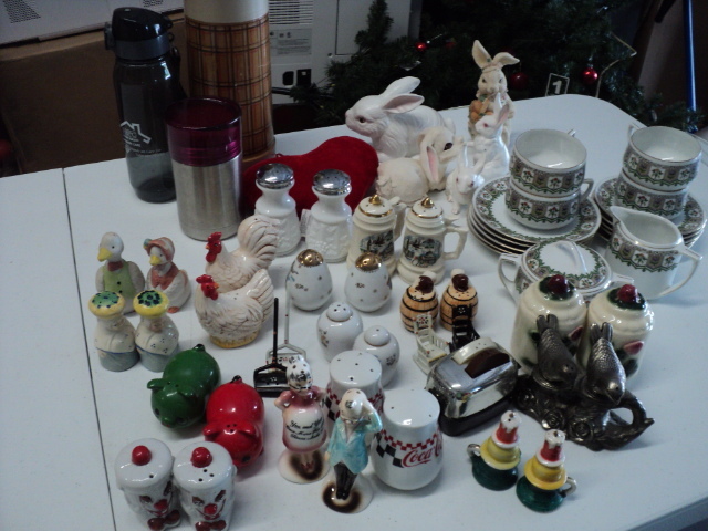 lot 176 image: SVP collection, dishes, rabbits and...