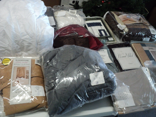 lot 186 image: mattress protector and assortment o...