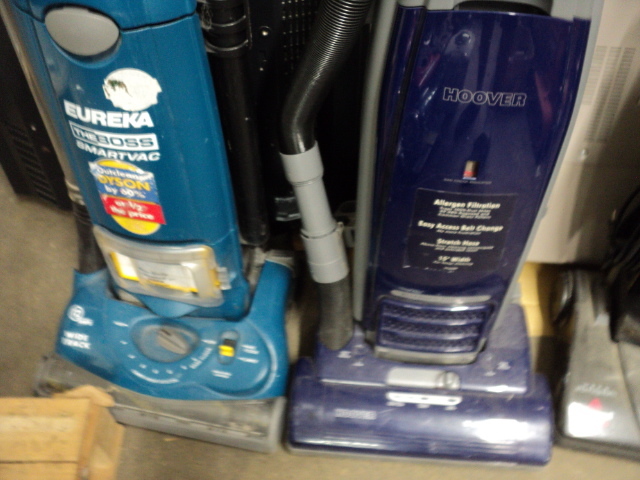 lot 202 image: 2 vacuum cleaners - Eureka and Hoov...