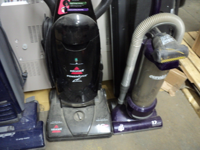 lot 203 image: 2 vacuum cleaners - Bissell Powerfo...