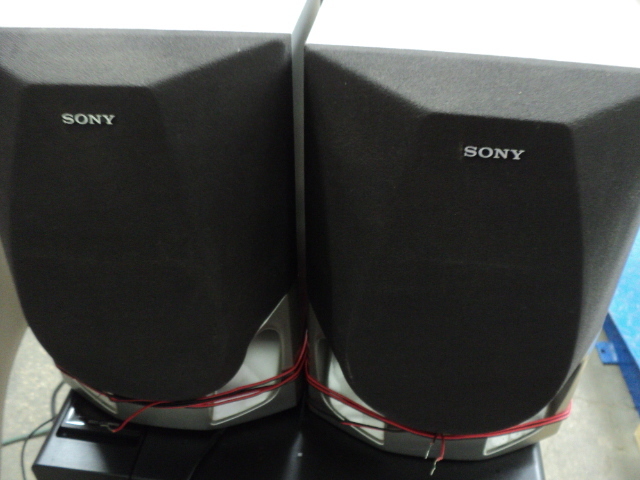 lot 212 image: Sony speakers...