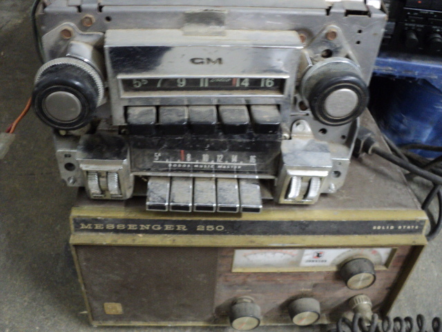lot 214 image: Messanger 250 and 2 car radios...
