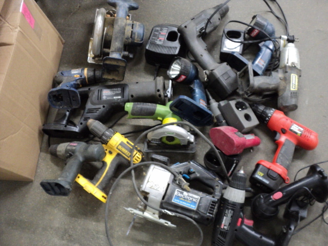 lot 223 image: tools - untested...
