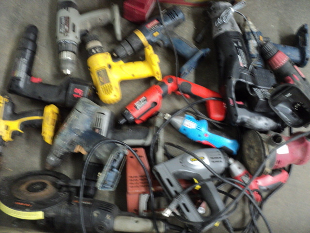 lot 224 image: tools - untested...