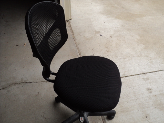 lot 238 image: adjustable office chair...