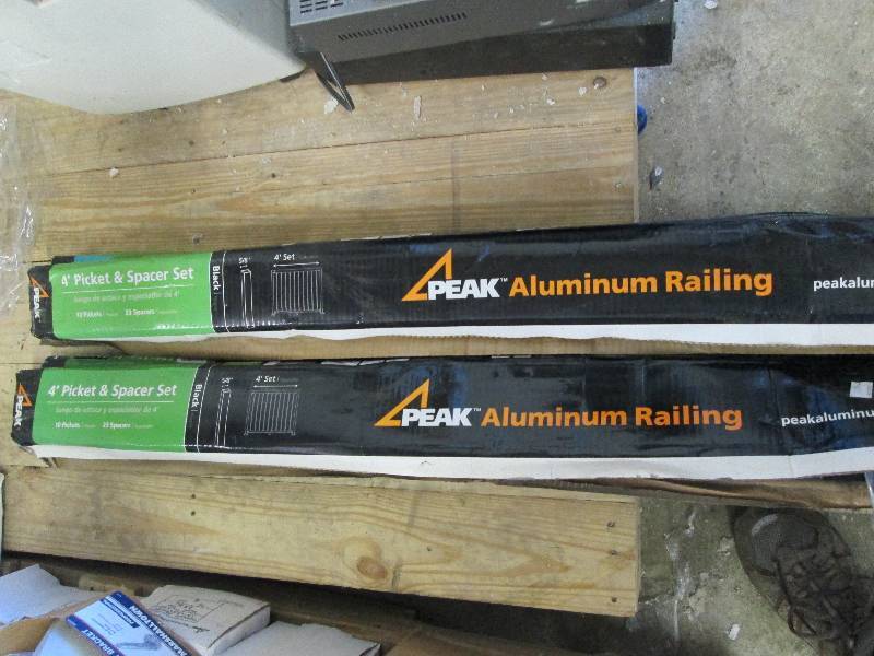 Lot of 3 Peak Aluminum Railing  4 f...