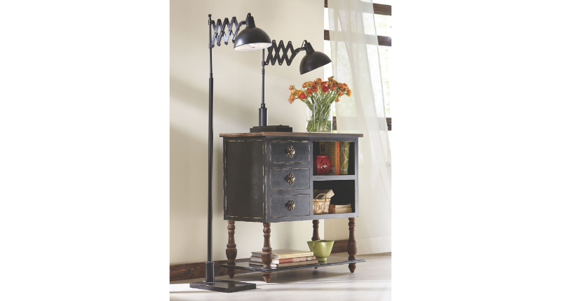 Expandable Floor Lamp  Retail $109....
